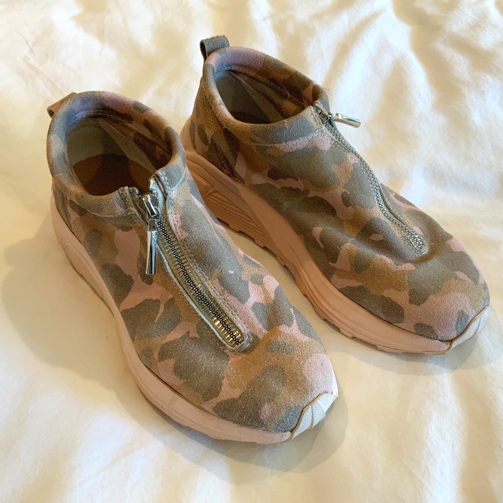 DIEMME, Italian sneakers! Cool subtle pink Camo suede!  Size 38 8